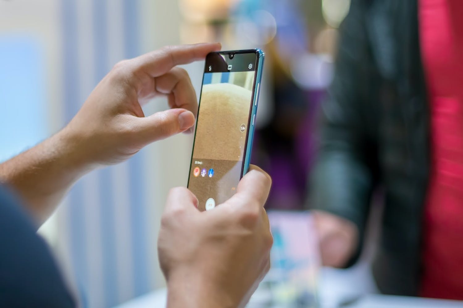 Ange fokuspunkt på mobilkameran genom att trycka med fingret. Fokusering på mobil med bra kamera